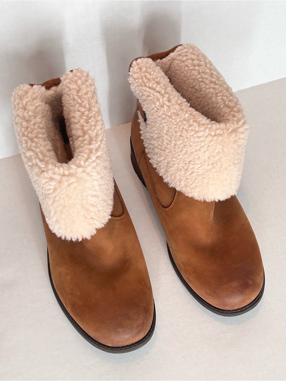 UGG Australia Aldon Tan Leather Fold Down Cuff Boots - Picture 3 of 10